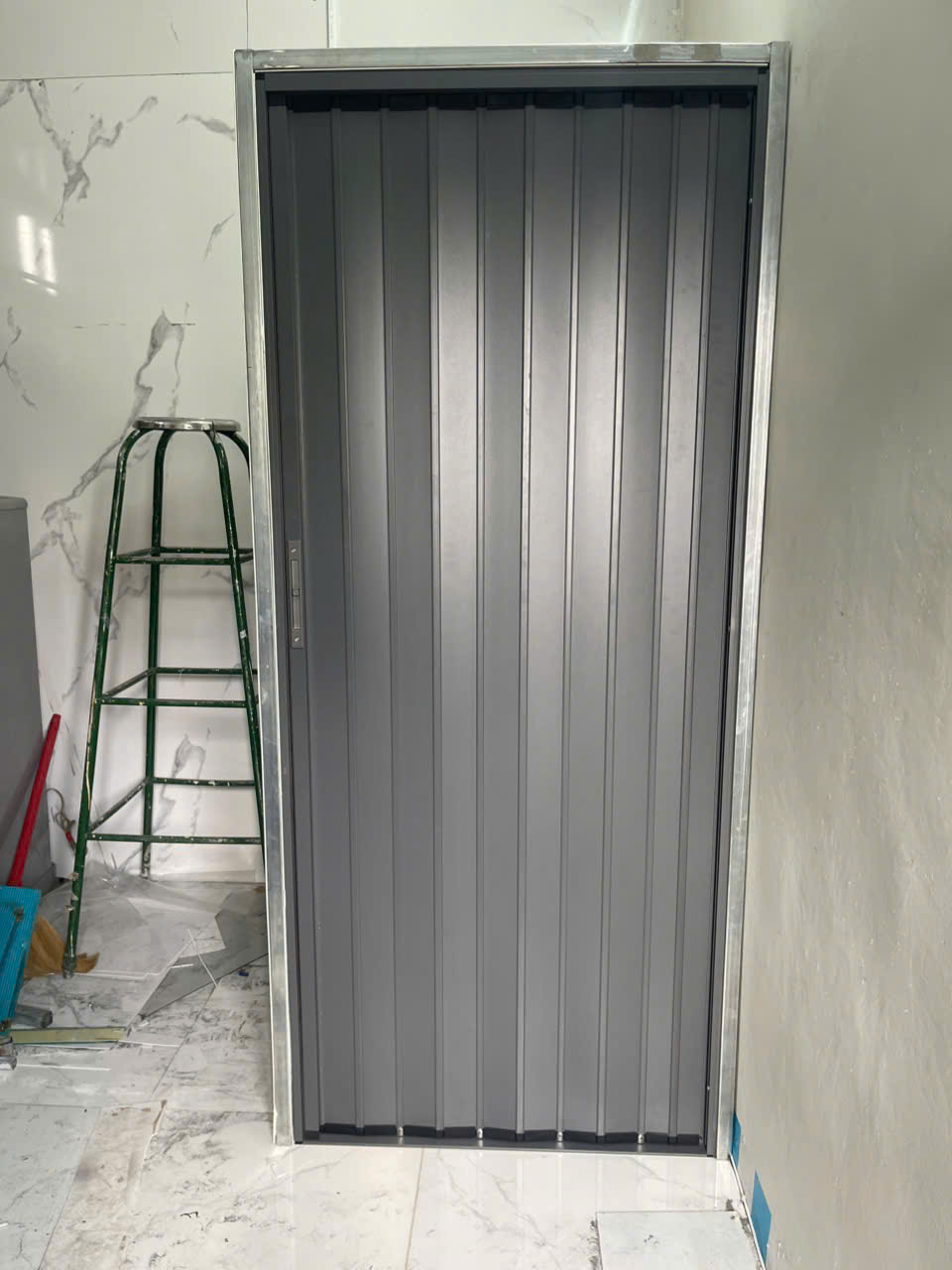 CỬA XẾP LÁ NHÔM 2