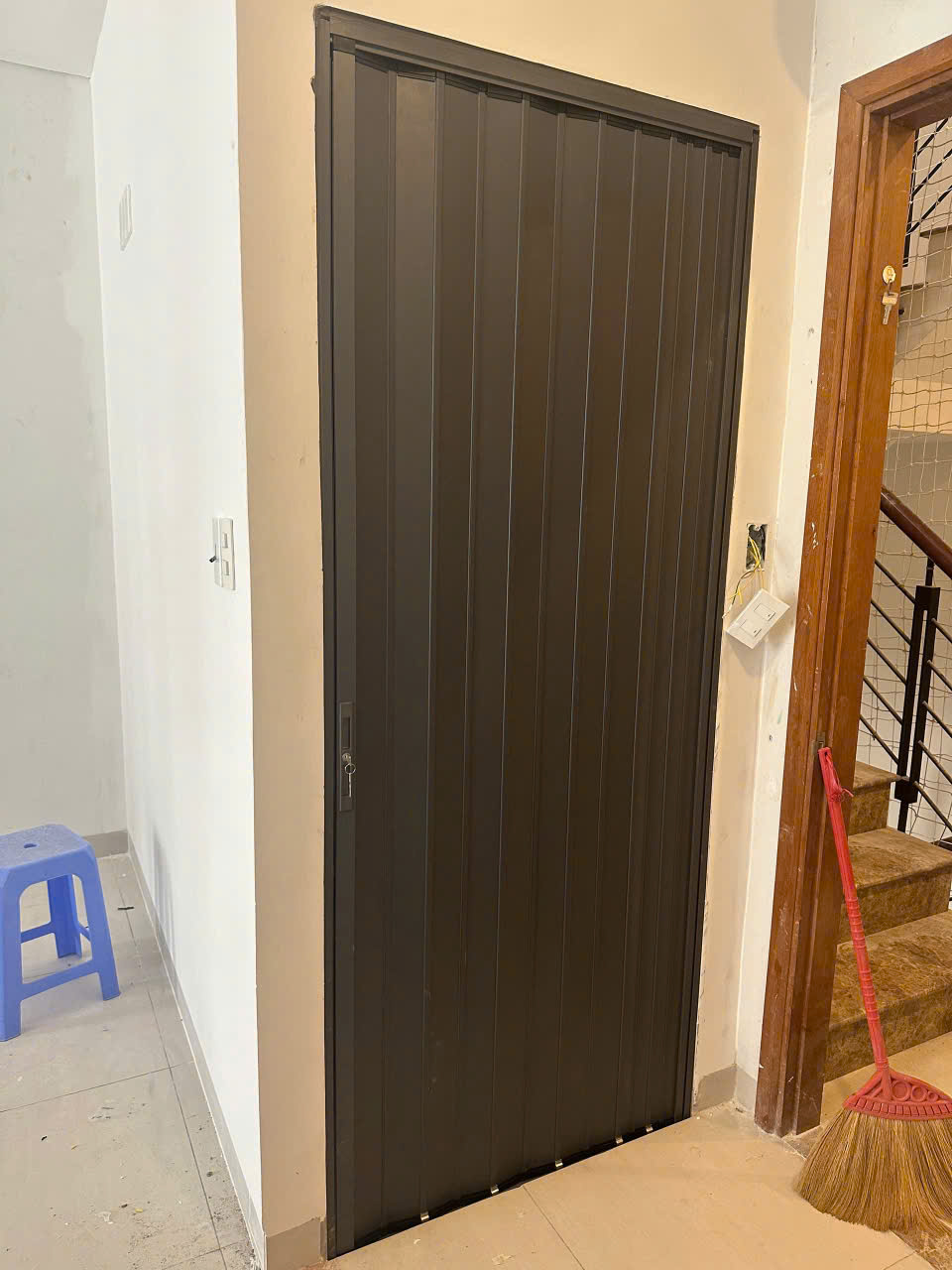 CỬA XẾP LÁ NHÔM 4