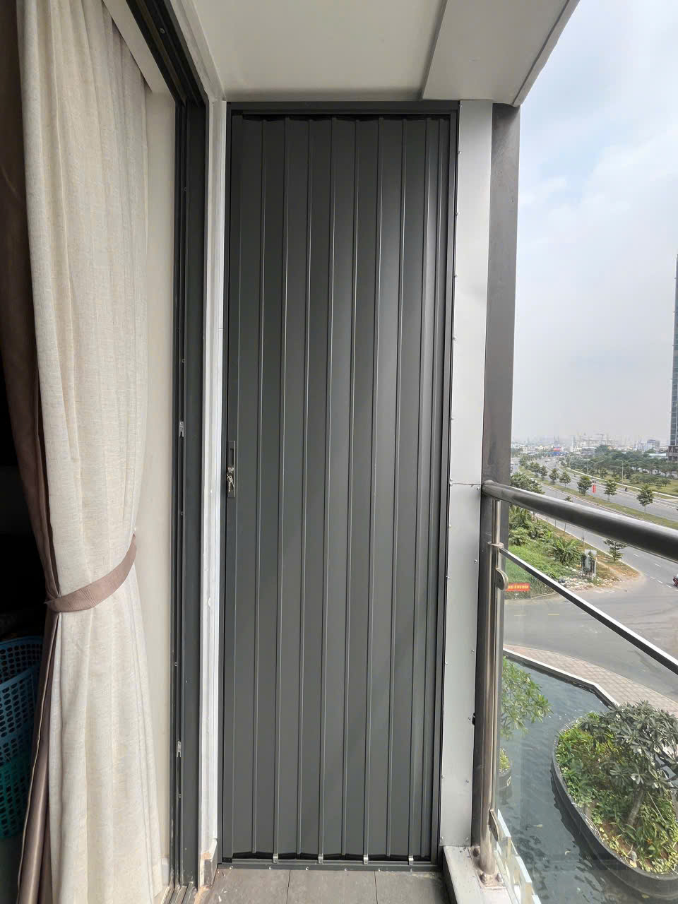 CỬA XẾP LÁ NHÔM 8