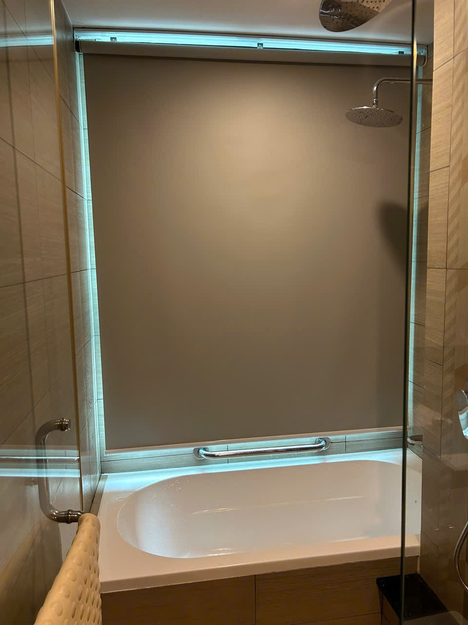 RÈM CUỐN CHỐNG NẮNG 4 - MÃ: TO-05 NÂU SỮA