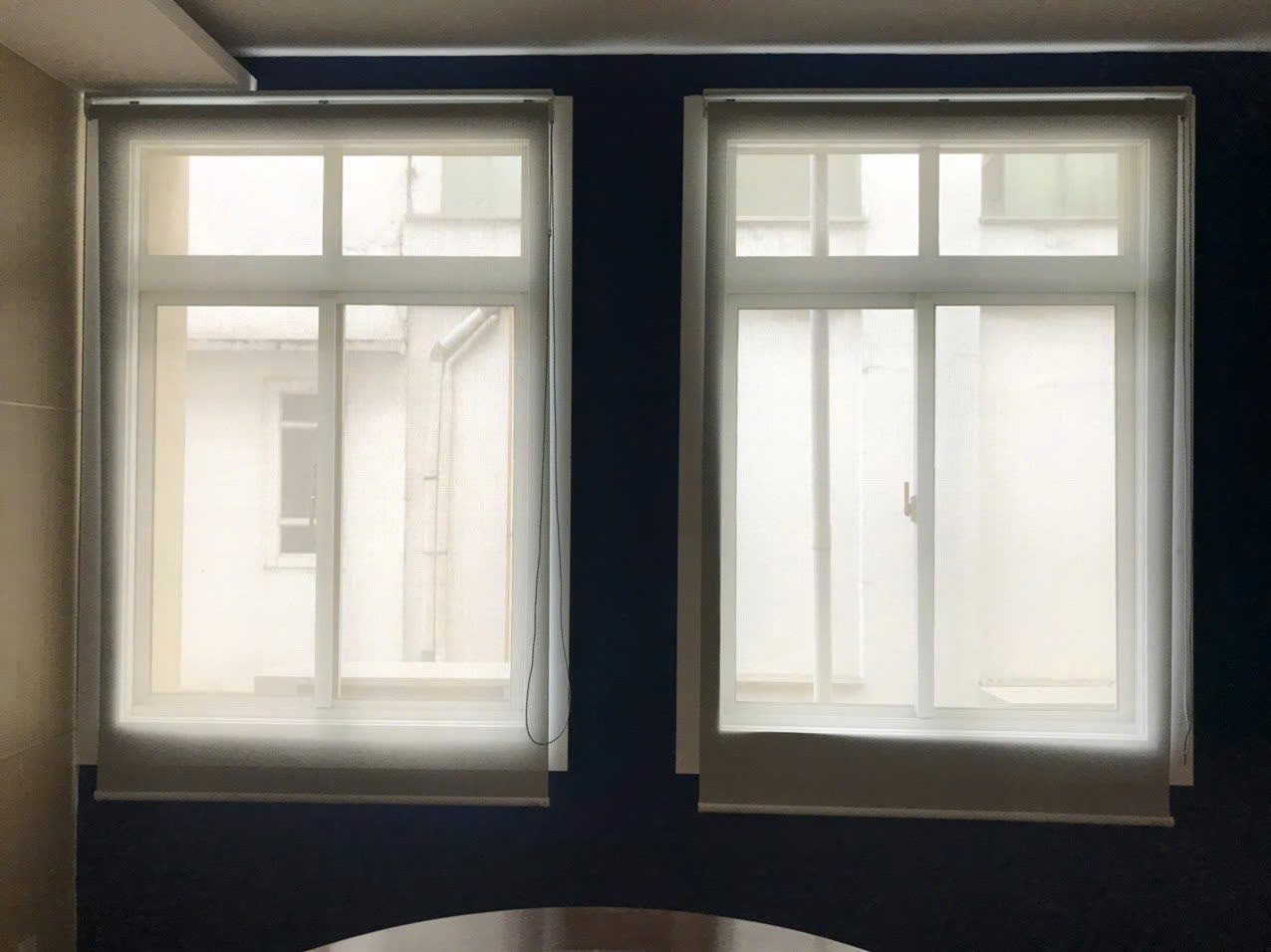 màn cuộn lưới 14 