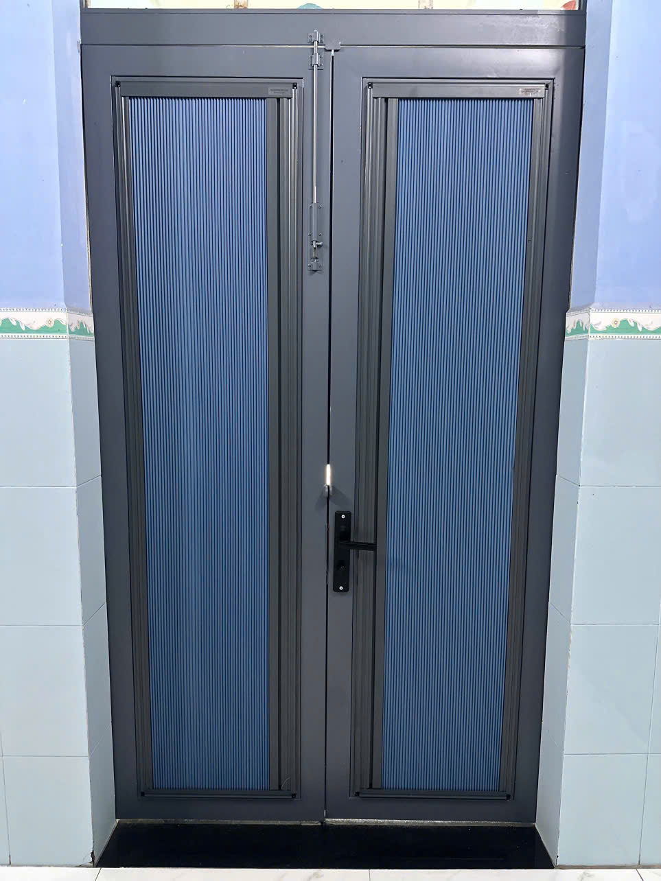 rèm tổ ong trên kính 1