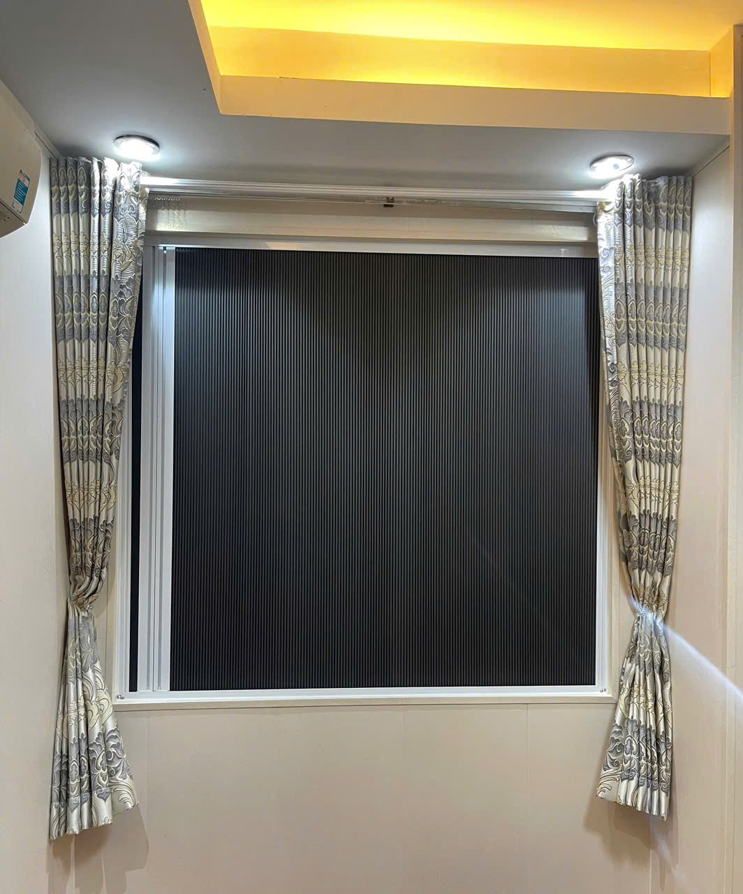 RÈM TỔ ONG 4 (LẮP TRÊN CỬA SỔ)