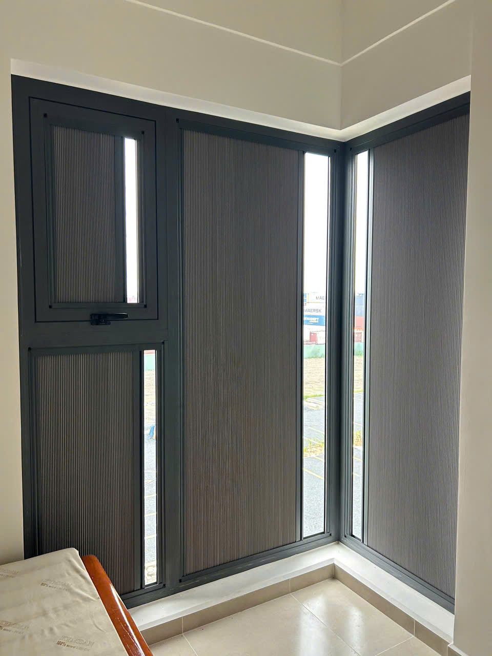 RÈM TỔ ONG TRÊN KÍNH 2